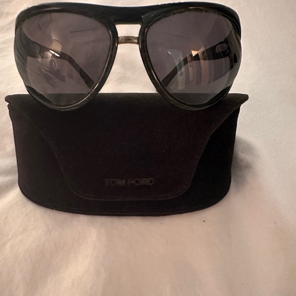 T O M F O R D Black Sunglasses with Case - Picture 2 of 5
